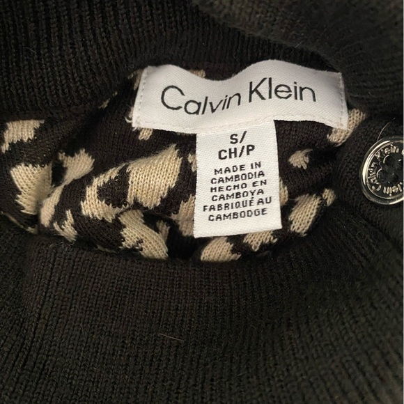 Calvin Klein Cheetah Print Mock Neck Button Shoulder Sweater Top NWT Size S - Picture 5 of 8